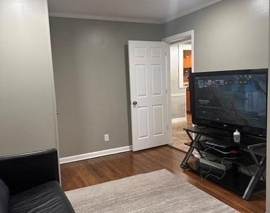 460 Chester St - Photo Thumbnail 2