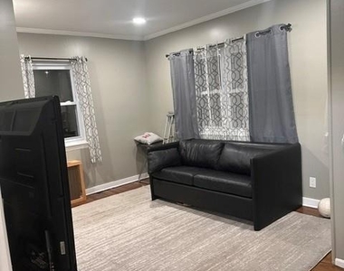 460 Chester St - Photo Thumbnail 3