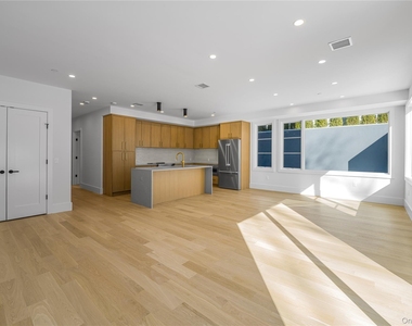 156 Palisade Street - Photo Thumbnail 4