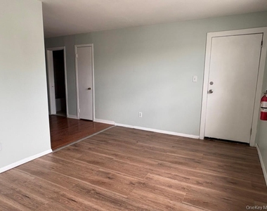 208 Main Street - Photo Thumbnail 1