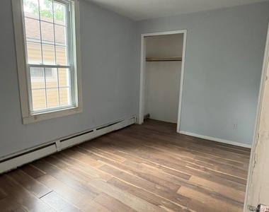 208 Main Street - Photo Thumbnail 6