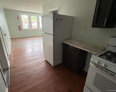 208 Main Street - Photo Thumbnail 2