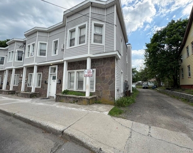 208 Main Street - Photo Thumbnail 9