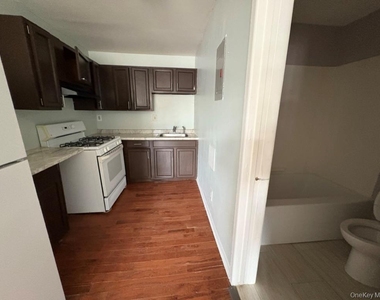 208 Main Street - Photo Thumbnail 3