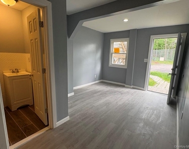 208 Main Street - Photo Thumbnail 3