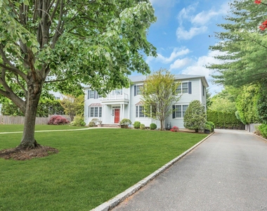11 Plandome Drive - Photo Thumbnail 1