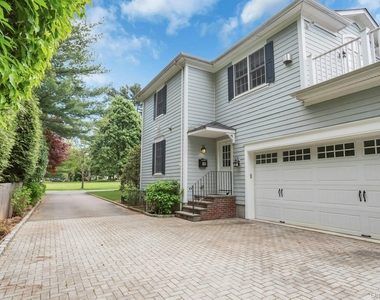 11 Plandome Drive - Photo Thumbnail 36
