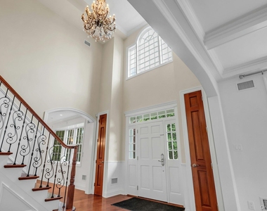 11 Plandome Drive - Photo Thumbnail 5