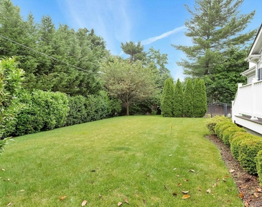 11 Plandome Drive - Photo Thumbnail 38