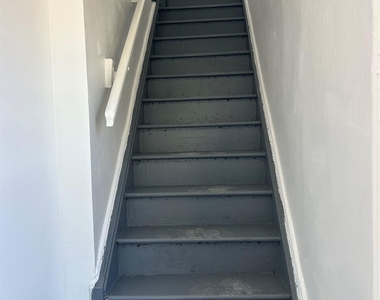 2217 Collier Avenue - Photo Thumbnail 8