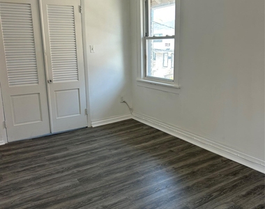 2217 Collier Avenue - Photo Thumbnail 4