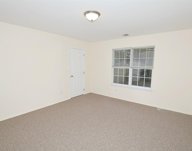 18 Garden Way - Photo Thumbnail 13
