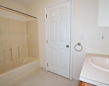 18 Garden Way - Photo Thumbnail 11