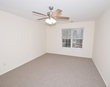 18 Garden Way - Photo Thumbnail 3