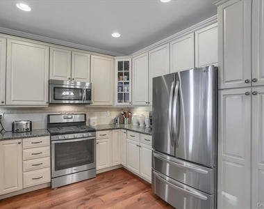 2814 Bennington Drive - Photo Thumbnail 2