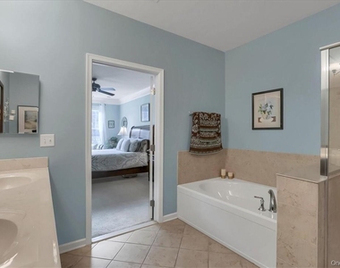 2814 Bennington Drive - Photo Thumbnail 18