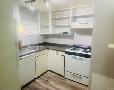 270 Hudson Street - Photo Thumbnail 3