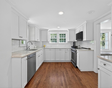 31 Avenue A - Photo Thumbnail 9