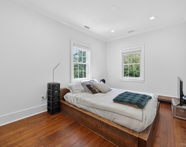 31 Avenue A - Photo Thumbnail 25