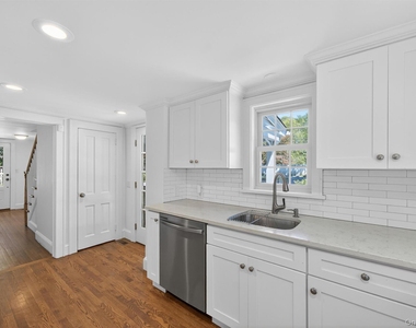 31 Avenue A - Photo Thumbnail 11
