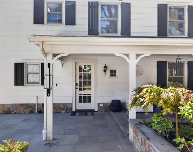 31 Avenue A - Photo Thumbnail 7