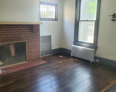 111 B Vineyard Avenue - Photo Thumbnail 4