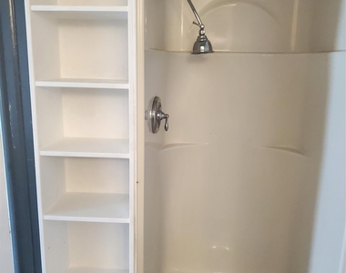 111 B Vineyard Avenue - Photo Thumbnail 6