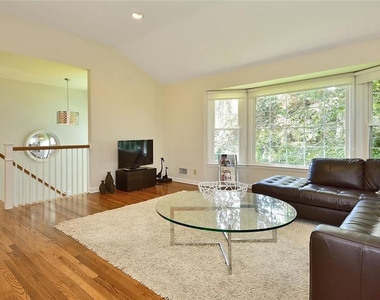 9 Franklin Avenue - Photo Thumbnail 4
