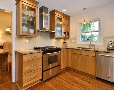 9 Franklin Avenue - Photo Thumbnail 10