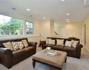 9 Franklin Avenue - Photo Thumbnail 23
