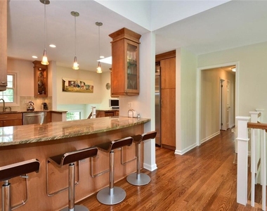 9 Franklin Avenue - Photo Thumbnail 7