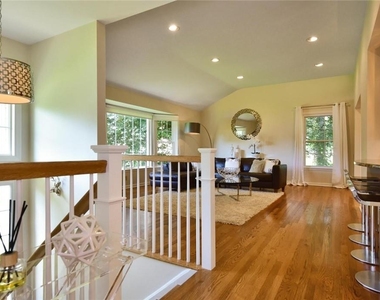 9 Franklin Avenue - Photo Thumbnail 2