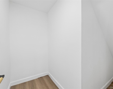 11 Park Avenue - Photo Thumbnail 6