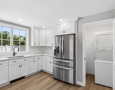 11 Park Avenue - Photo Thumbnail 2