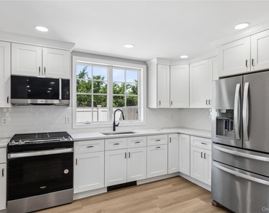 11 Park Avenue - Photo Thumbnail 1