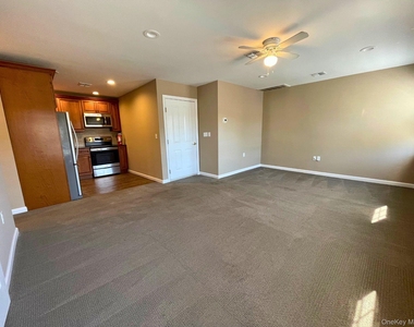 10 Colonial Avenue - Photo Thumbnail 4