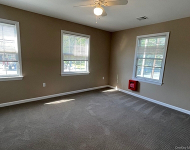 10 Colonial Avenue - Photo Thumbnail 11