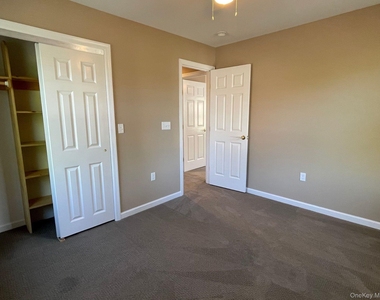 10 Colonial Avenue - Photo Thumbnail 15