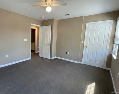 10 Colonial Avenue - Photo Thumbnail 13