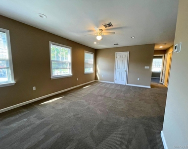 10 Colonial Avenue - Photo Thumbnail 2