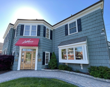 10 Colonial Avenue - Photo Thumbnail 1