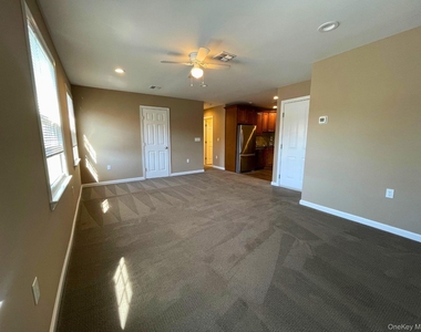 10 Colonial Avenue - Photo Thumbnail 3