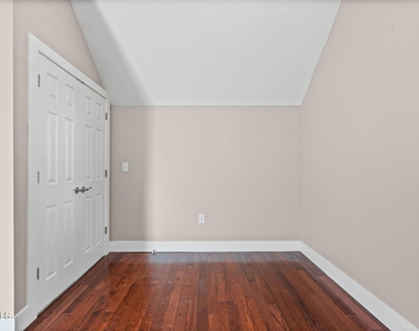 521 Warren Street - Photo Thumbnail 32