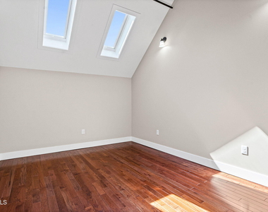 521 Warren Street - Photo Thumbnail 19