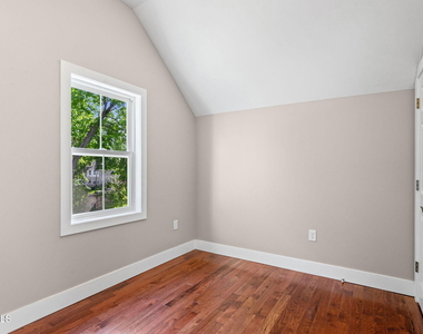 521 Warren Street - Photo Thumbnail 13