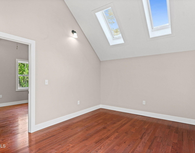 521 Warren Street - Photo Thumbnail 6