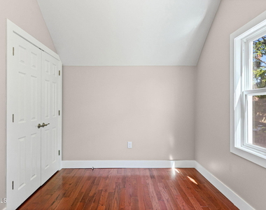 521 Warren Street - Photo Thumbnail 9