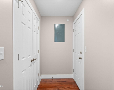 521 Warren Street - Photo Thumbnail 8
