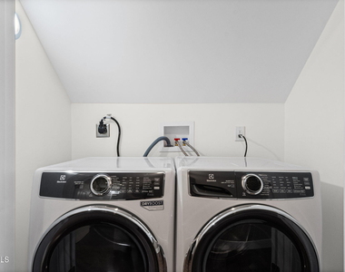 521 Warren Street - Photo Thumbnail 7