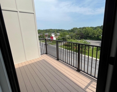 578 Columbia Turnpike - Photo Thumbnail 2